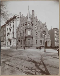 Die Residenz von George Jay Gould und benachbarte Häuser an der 5th Avenue und 67th Street, New York, 1899 oder 1900